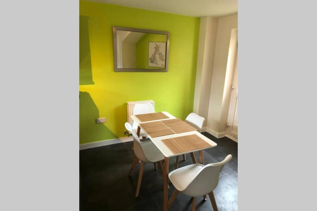 Dudley House **Staycation & Contractors** Sleeps 7 Tipton Exterior foto