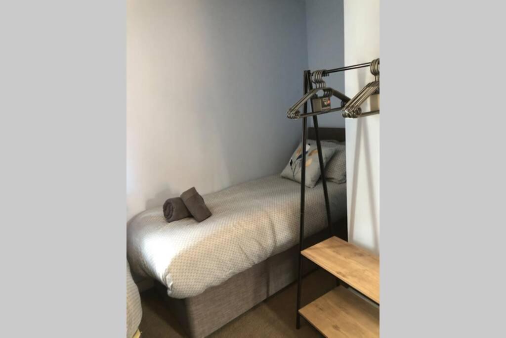 Dudley House **Staycation & Contractors** Sleeps 7 Tipton Exterior foto